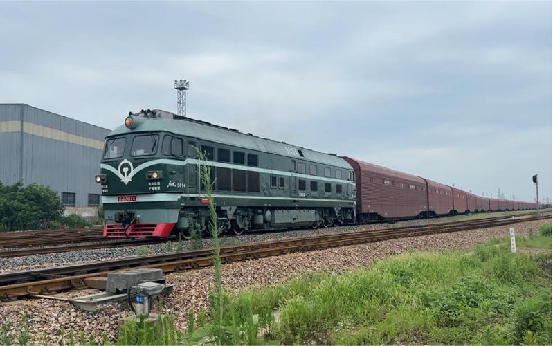 貨運重載列車貨運重載列車圖片