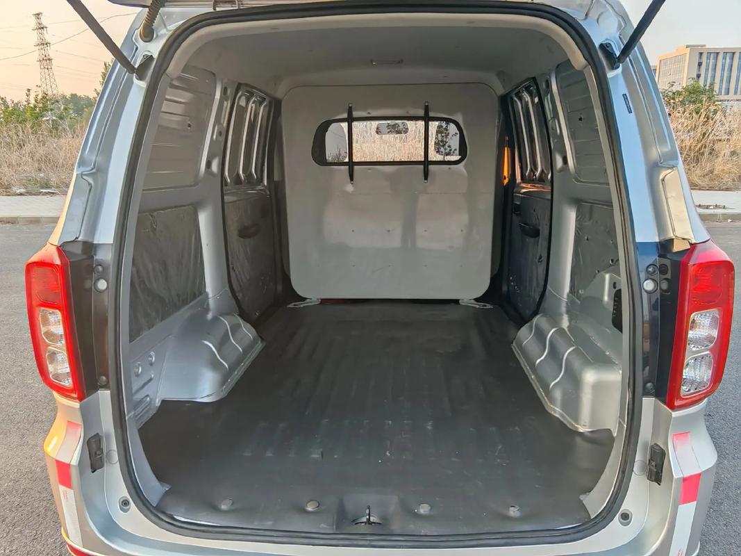 拉拉貨運版五菱宏光中面跑貨拉拉貨運版