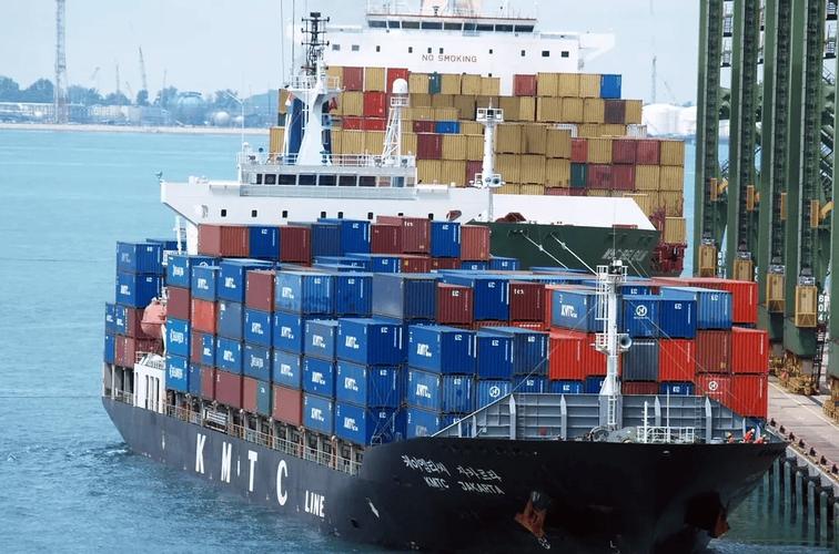 箱船貨運(yùn)箱運(yùn)船公司